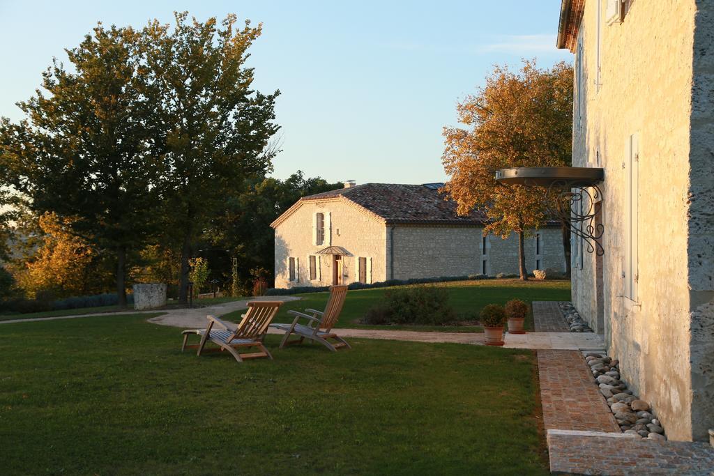 Chambres D'Hotes Domaine De Nazere Avezan Exteriör bild