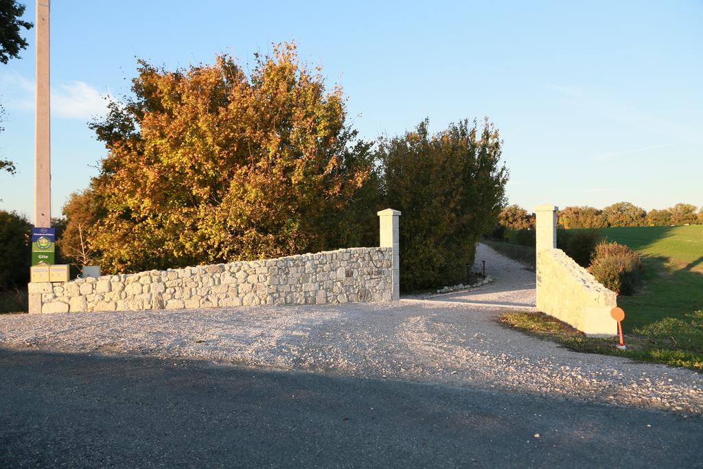 Chambres D'Hotes Domaine De Nazere Avezan Exteriör bild