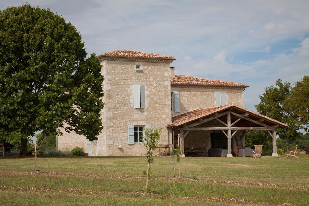 Chambres D'Hotes Domaine De Nazere Avezan Exteriör bild