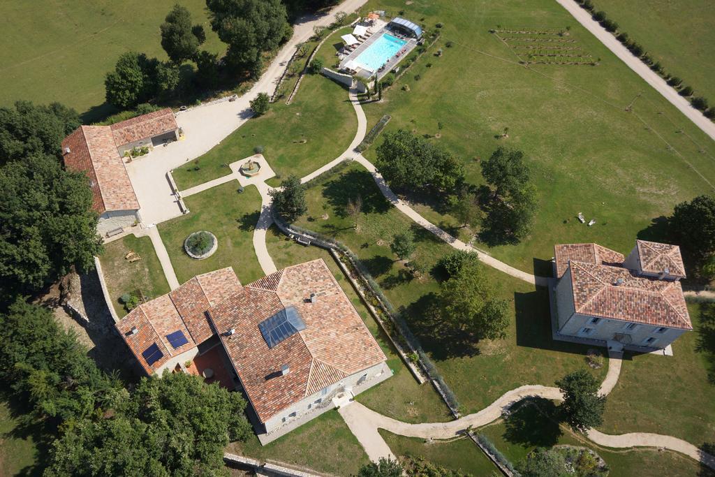 Chambres D'Hotes Domaine De Nazere Avezan Exteriör bild