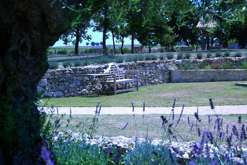 Chambres D'Hotes Domaine De Nazere Avezan Exteriör bild