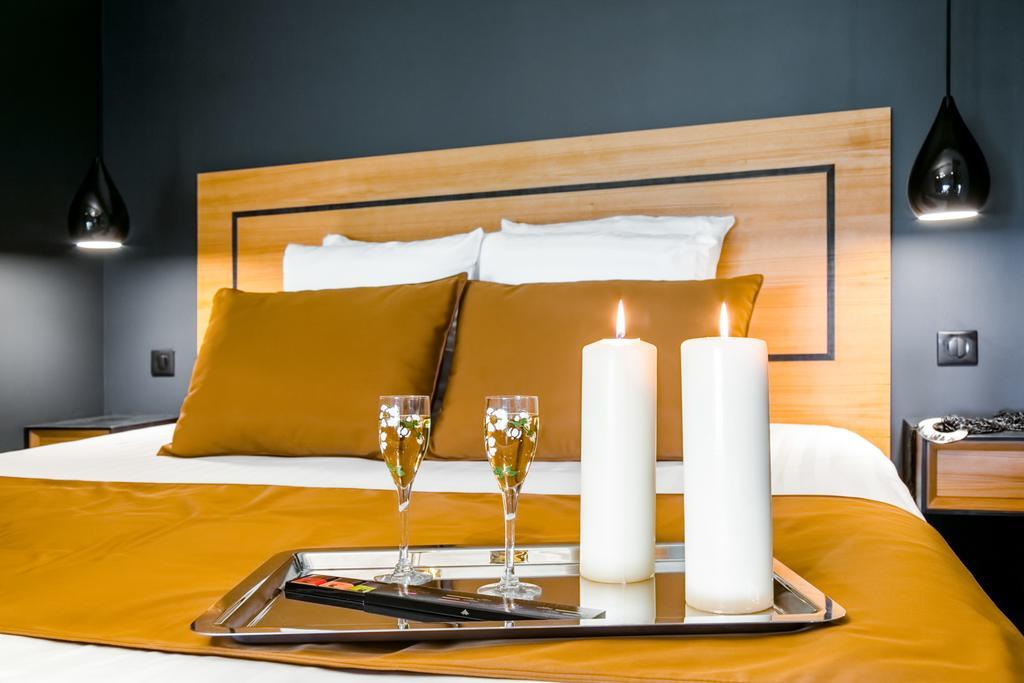 Chambres D'Hotes Domaine De Nazere Avezan Exteriör bild
