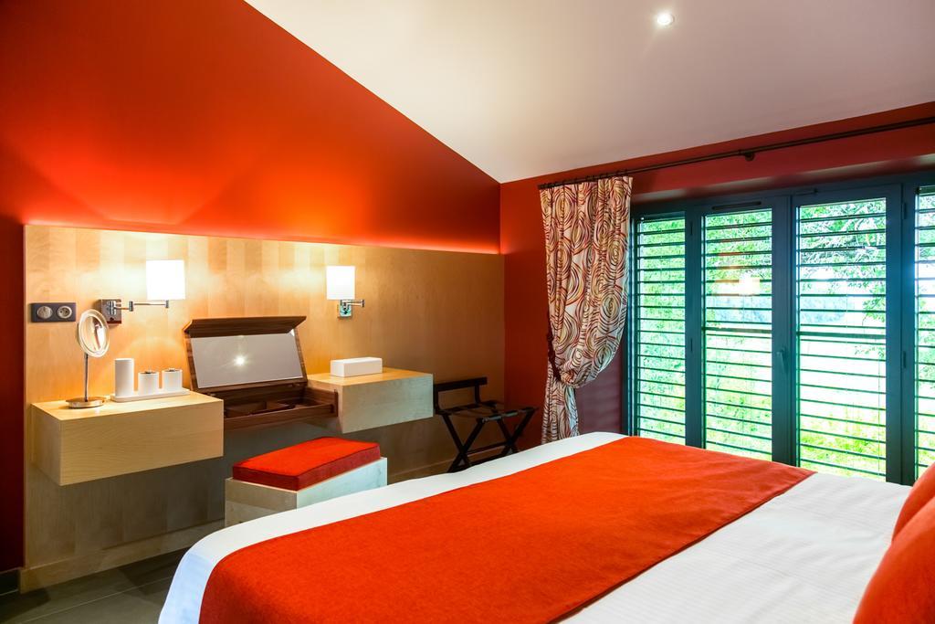 Chambres D'Hotes Domaine De Nazere Avezan Exteriör bild