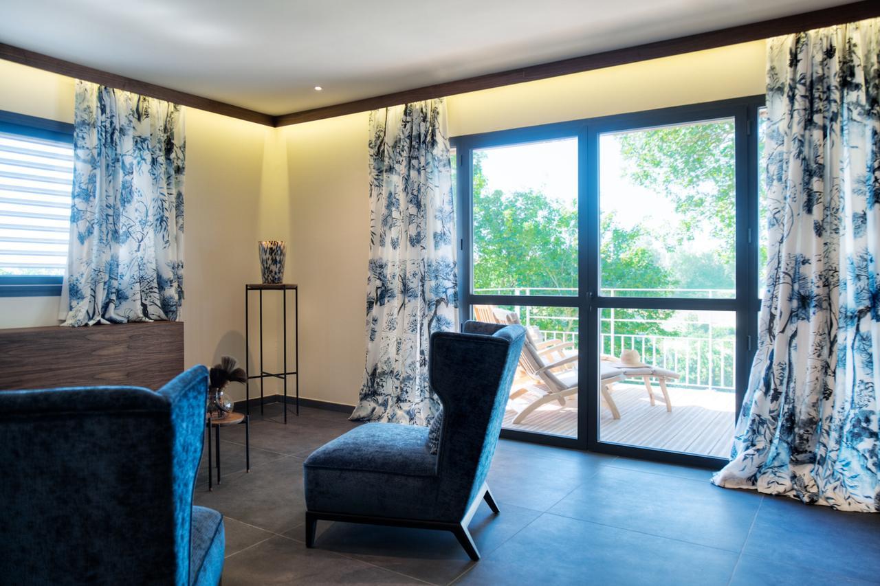 Chambres D'Hotes Domaine De Nazere Avezan Exteriör bild